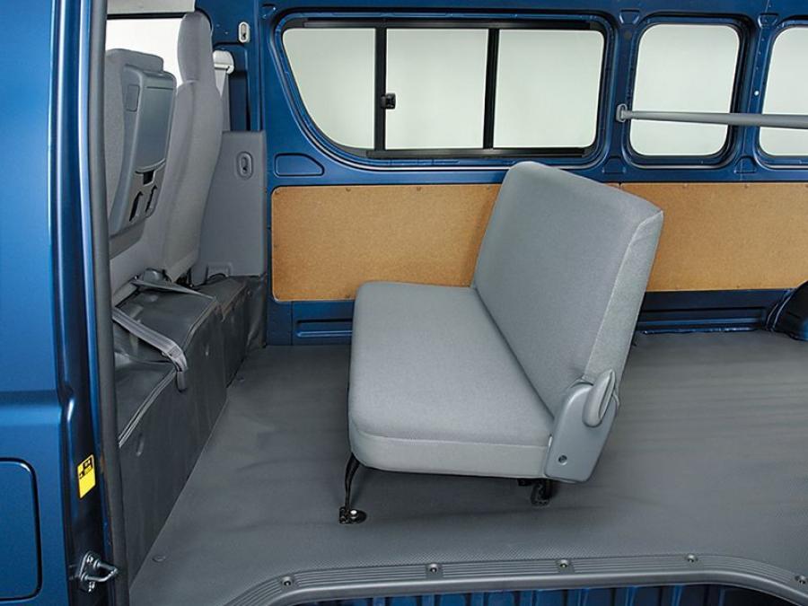  Toyota Hiace Combi 2004 года  (JP) (фото 9 из 9)